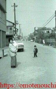 市役所通り南方面から市役所を見る